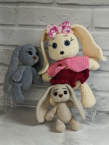 Вязаные зайцы