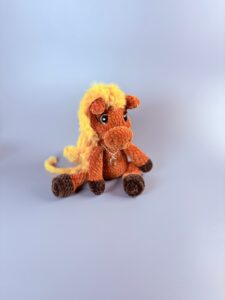 очень рыжий конь Огонь