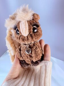 Вязаная лошадка Лапуська коричневая со светлой гривой