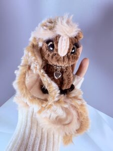 Вязаная лошадка Лапуська коричневая со светлой гривой