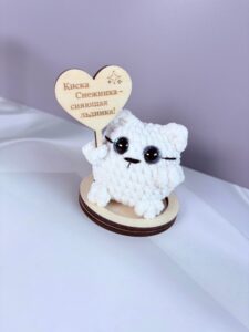 белая кошка с голубыми глазами