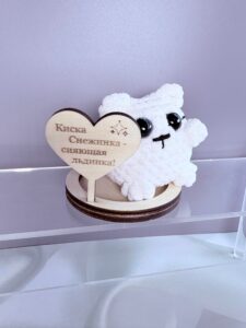 белая кошка с голубыми глазами