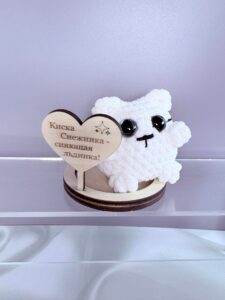 белая кошка с голубыми глазами