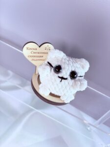 белая кошка с голубыми глазами