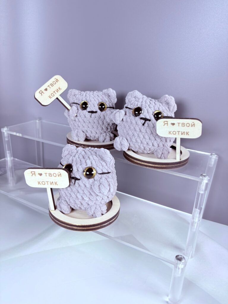 серый британский кот фигурка