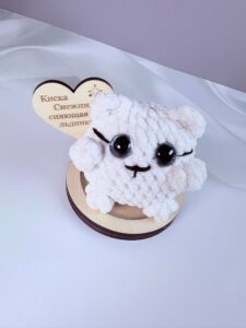 белая кошка с голубыми глазами