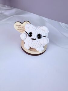 белая кошка с голубыми глазами