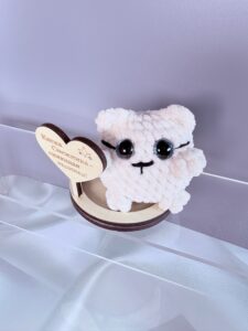 белая кошка с голубыми глазами