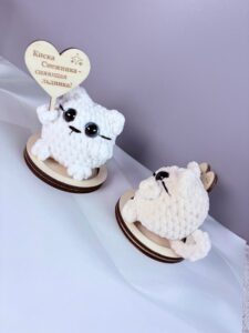 белая кошка с голубыми глазами