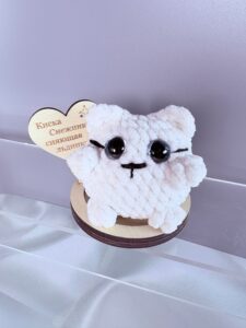 белая кошка с голубыми глазами