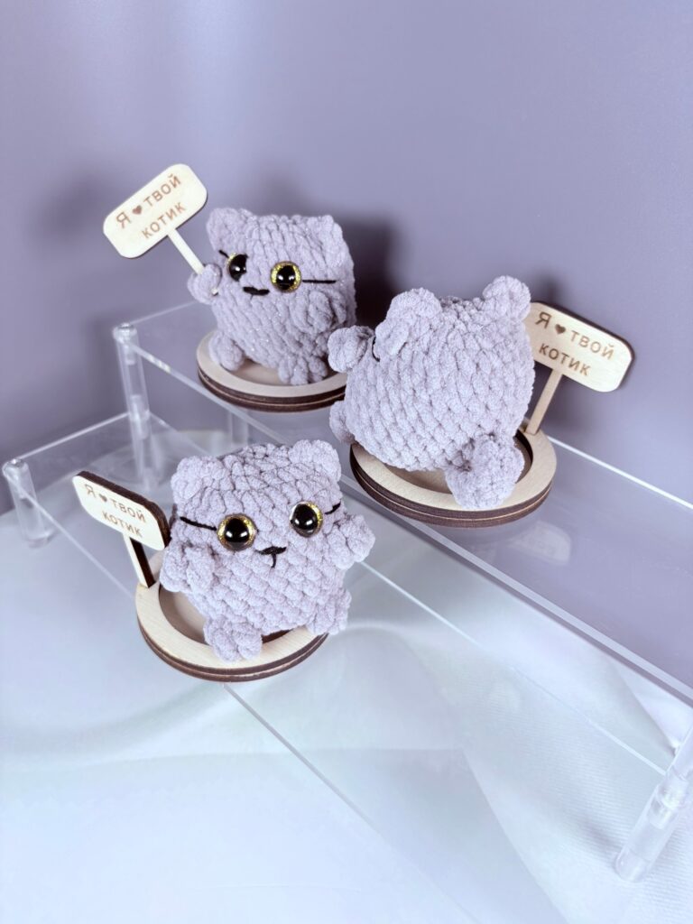 серый британский кот фигурка