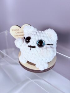 белая кошка с голубыми глазами