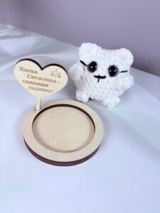белая кошка с голубыми глазами